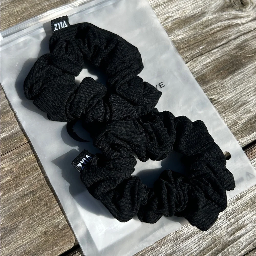ZYIA Active Black Reve Scrunchie (2 Pack)  Item #2266 New in bag!